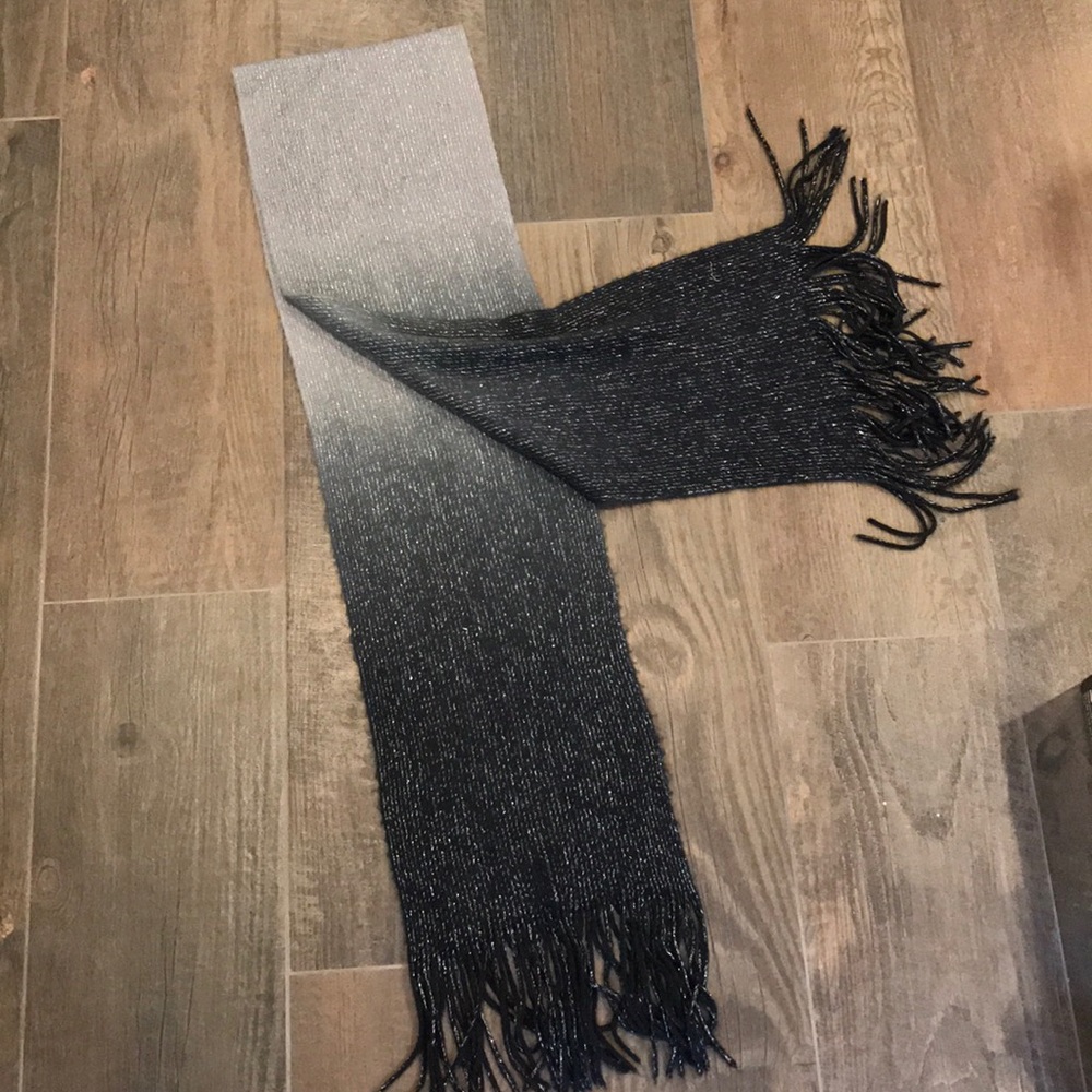 ⭐️NWOT- Ombré Sparkle Scarf